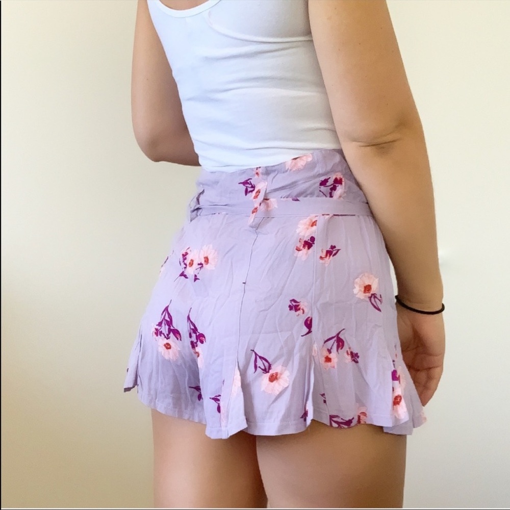 Cotton Candy LA 'Azalea' Ruffle Floral Shorts - Picture 4 of 7